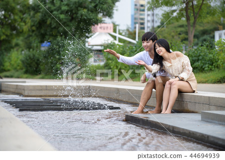 20多歲的情侶，漢江約會 44694939