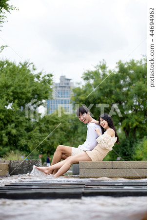 20多歲的情侶，漢江約會 44694962