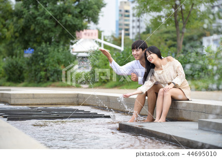20s Couple, Hangang Dating 44695010