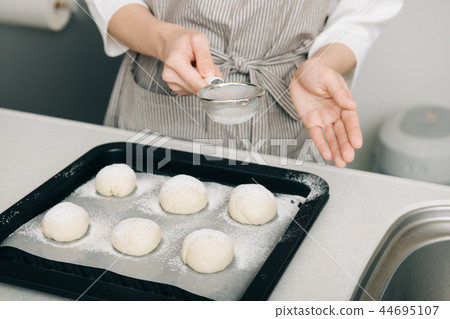 Hand of young woman Hand of young woman 44695107