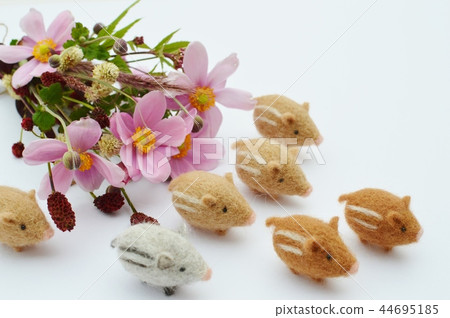 Uribou and bouquet Uribou and bouquet 44695185