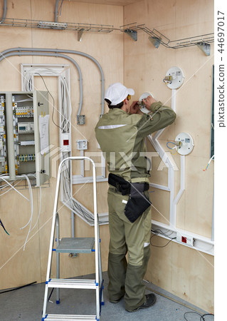 Master electrician makes wiring for lighting Master electrician makes wiring for lighting 44697017