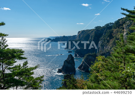 [Iwate Tanobata Village] A scenic spot with 200m high cliffs, Kitayamazaki is a breathtaking sea Alps. Now is the season of colored leaves 44699250