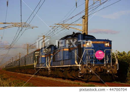 豪華臥舖有限公司快速暮光快車前往大阪觀看日落...... 豪華臥舖有限公司快速暮光快車前往大阪觀看日落...... 44700704