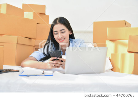 Sme business concept. Young people are packing their packages.De 44700763