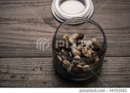 Nuts Nuts 44701082