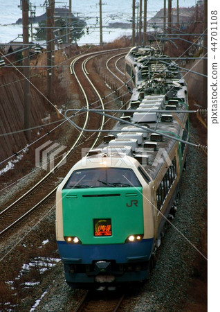 Aiming at Niigata next to the rough sea of Japan 485 series 3000 stand special rush 44701108