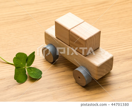 Yotsuba clover 44701380