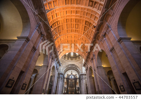 Inside sao vicente church in Lisbon 44703557