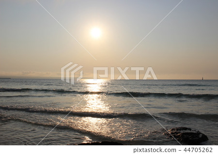 Sea at dusk 44705262