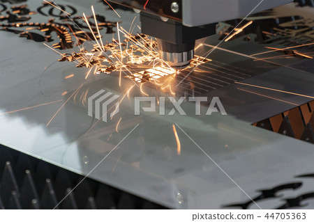 The CNC fiber laser cutting machine . 44705363