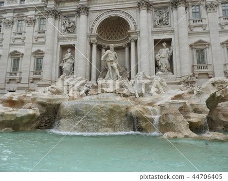  Trevi Fountain 44706405