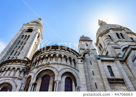 View of the Sacre-Coeur basilica in Paris, France 44706663