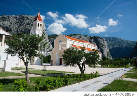 Omis, Dalmatia, Croatia Omis, Dalmatia, Croatia 44708099