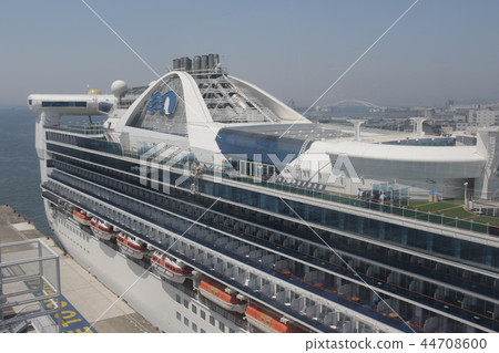 Golden Princess 44708600