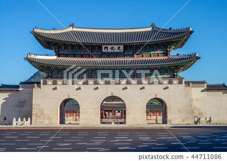 Gwanghwamun, main gate of Gyeongbokgung Palace 44711086