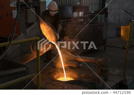 Molten iron pour from ladle into melting furnace 44712590