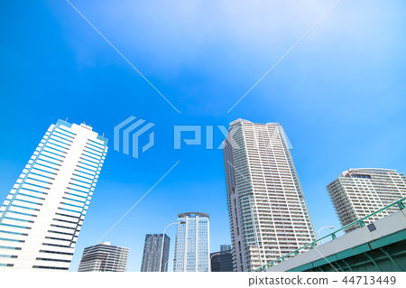 與塔公寓的都市風景 與塔公寓的都市風景 44713449
