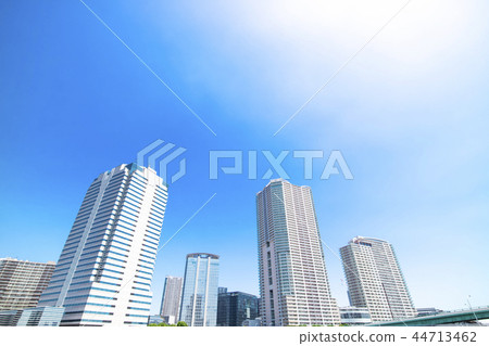 與塔公寓的都市風景 與塔公寓的都市風景 44713462
