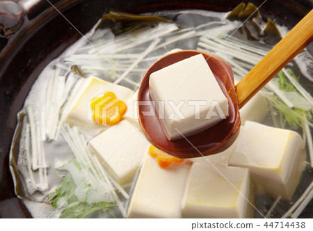 Simmered tofu Simmered tofu 44714438