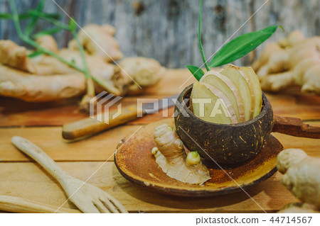 Fresh ginger 44714567