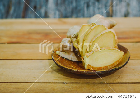 Fresh ginger Fresh ginger 44714673