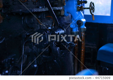 駕駛艙和葡萄酒蒸汽機車的機器 44715009