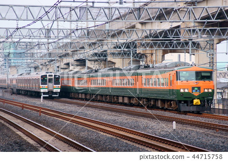 Series 213 combined with limited express water + limited express Kusatsu (185 series · Shonan color) Series 213 combined with limited express water + limited express Kusatsu (185 series · Shonan color) 44715758