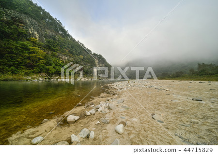 Fog, Nakdong River, Andong City, Gyeongbuk Fog, Nakdong River, Andong City, Gyeongbuk 44715829