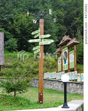 Pillar of the distance to the largest European cit 44716062