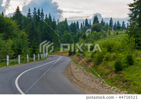 The road against the background of green mountains 44716521