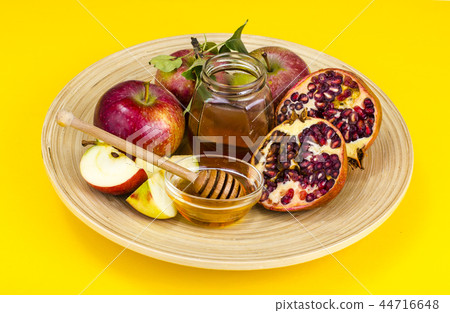 Rosh hashanah (jewish holiday) concept. Honey, apple and pomegranate on wooden dish 44716648