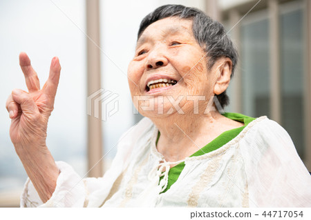 奶奶一塊 44717054