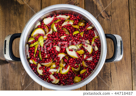 Cooking  fresh pear and cranberry 44718487