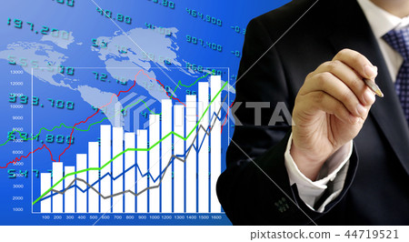 Businessman analyzing growth graph Businessman analyzing growth graph 44719521