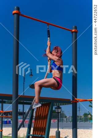 Girl on street workout 44722652