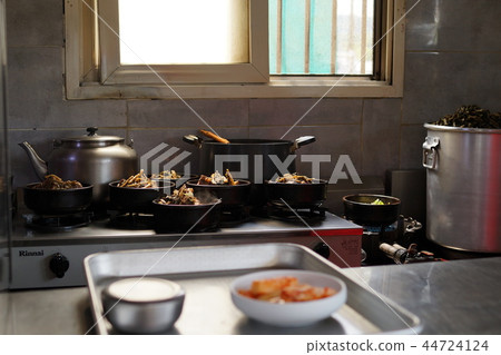 一個廚房做飯 44724124