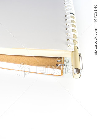 The spiral notebook with pen 44725140