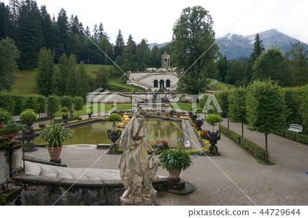 linderhof palace garden linderhof palace garden 44729644