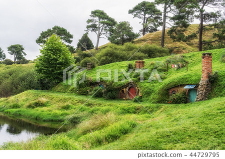 hobbiton movie set 44729795