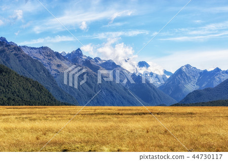 eglinton valley 44730117