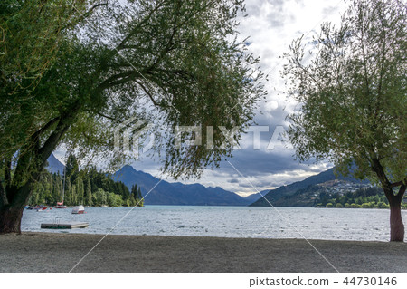 lake wakatipu view in queenstown lake wakatipu view in queenstown 44730146