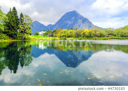 Takanami's pond that reflects Mt. 44730183