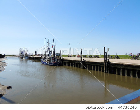 Canal, shipping, shore 44730249