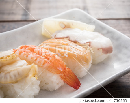 Nigiri Sushi with salt and lemon 44730363