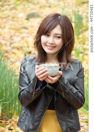 有茶的女人 44730481