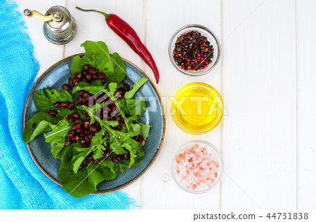 Vegetarian salad of red beans and arugula Vegetarian salad of red beans and arugula 44731838