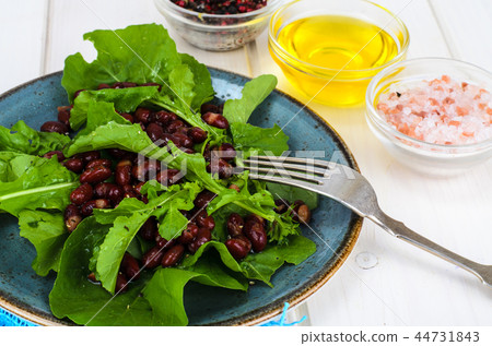 Vegetarian salad of red beans and arugula Vegetarian salad of red beans and arugula 44731843
