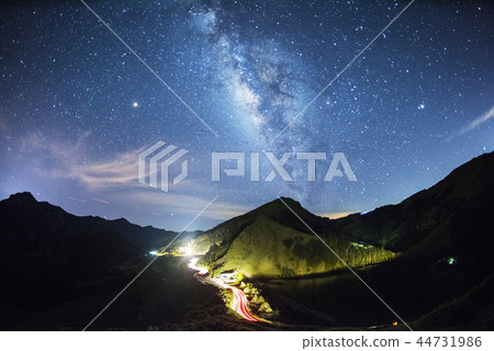 合肥山形像銀河漂流。 合肥山形像銀河漂流。 44731986
