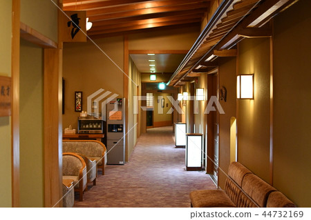 Hallway of the inn 44732169